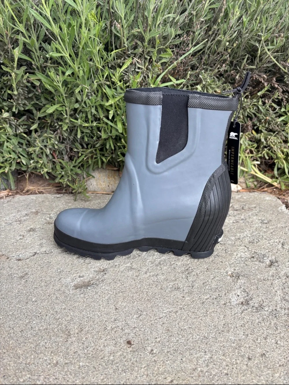 Sorel Women's Gray Joan Rain Wedge   Chelsea Style Waterproof Rain Boots. NWT. 8